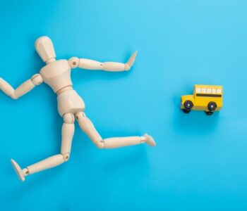 自動車事故の後、自賠責保険で整骨院へ通うと治療費はどうなる？