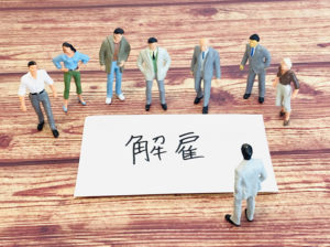 企業を守る！不当解雇における「バックペイ」リスクとは？